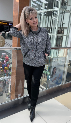 Пестрый блузон с кармашками на большие размеры