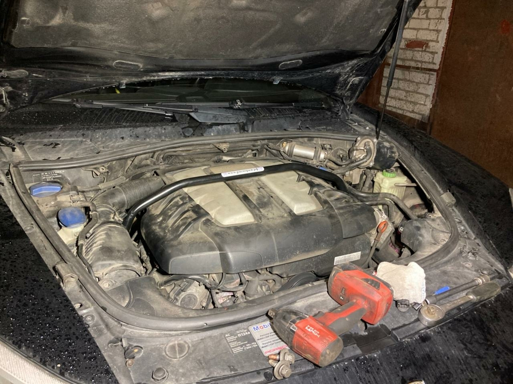 Распорка передняя верхняя (цельная) Volkswagen Touareg 1 (GP) и Porsche Cayenne (955/957) (ПОД ЗАКАЗ)