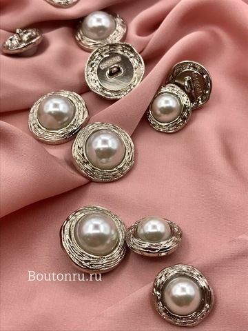Пуговицы серебристые с жемчугом (с узором)