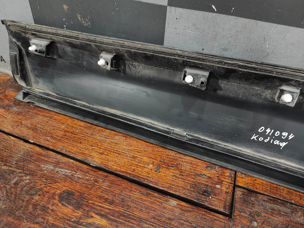 Накладка двери передней правой Skoda Kodiaq 16-нв Б/У Оригинал 565854940