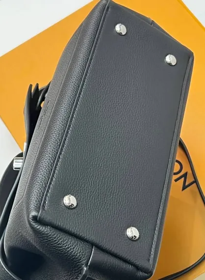 Сумка Louis Vuitton Lockme Ever черный