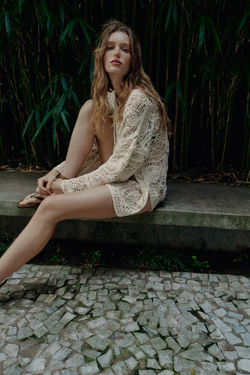 ZARA АЖУРНОЕ ТРИКОТАЖНОЕ ПЛАТЬЕ С КИСТОЧКАМИ, ЭКРЮ