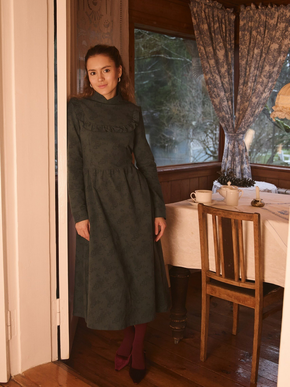 Платье с вшитой манишкой