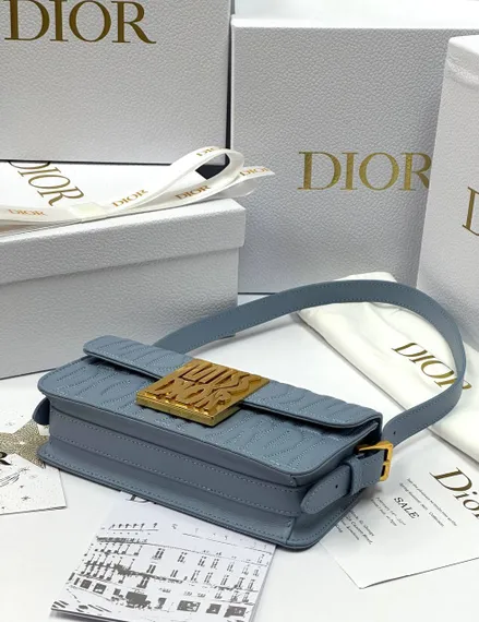 Сумка с клапаном Miss Dior голубой