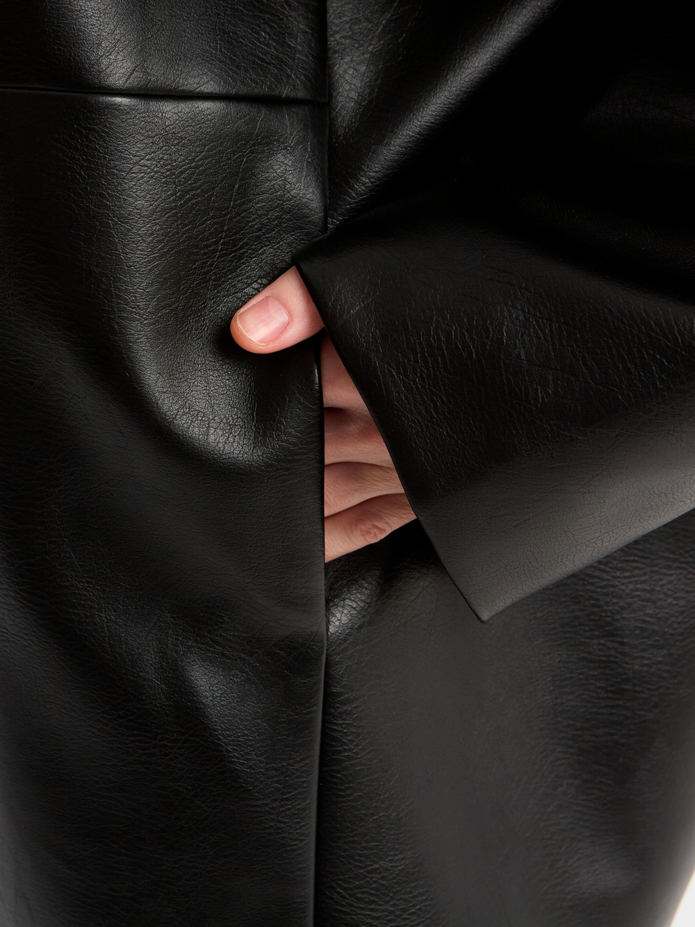 Куртка с воротником стойкой из экокожи