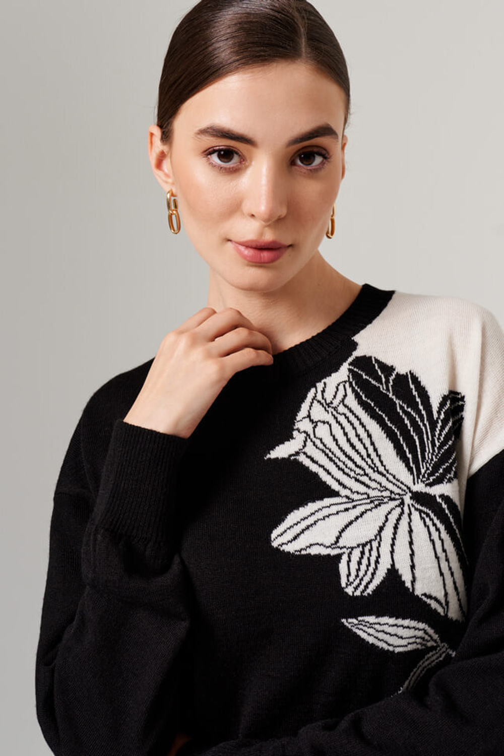 23130 Джемпер женский (черно-молочный)