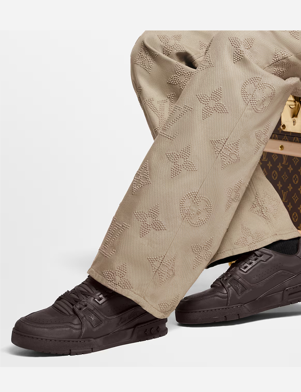 Louis Vuitton Trainer Distressed Sneaker Marron (1AHDB0)