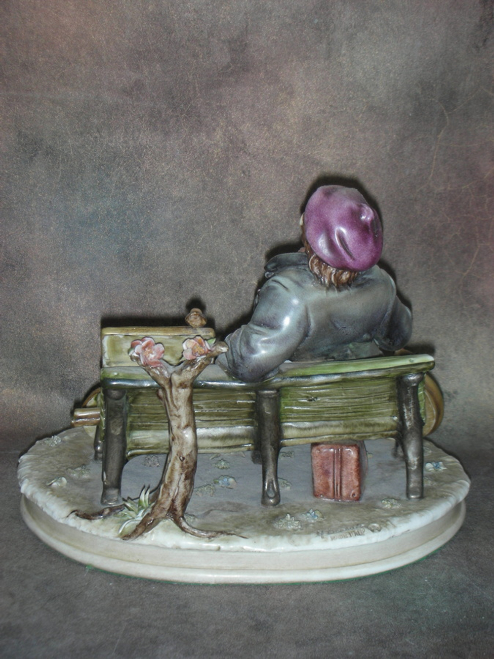 Статуэтка. Фарфор. Художник. Capodimonte. Италия