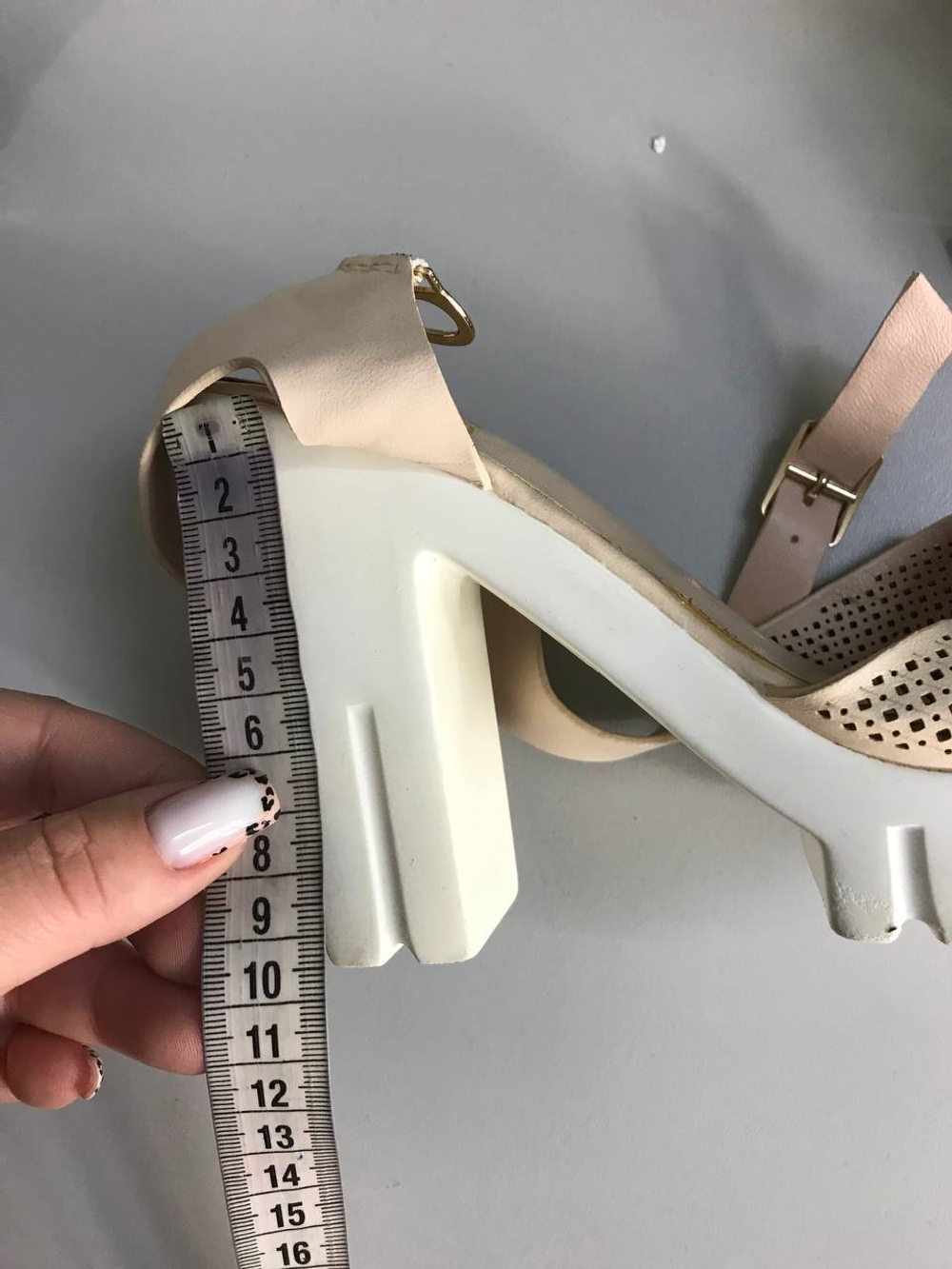 Босоножки на массивном каблуке и платформе 36 размер