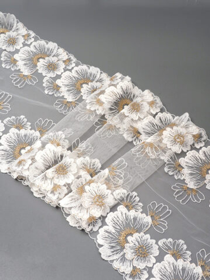 Вышивка на сетке теплая белая с золотым люрексом неэластичная ширина 21 см