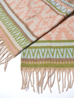 Теплый палантин с орнаментом