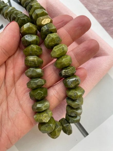 Бусины из серпентинита 14х8мм (1 штука)