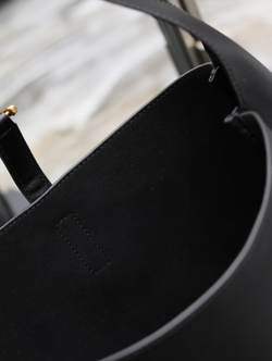 Saint Laurent Large Le 5 A 7 Supple 31 cm
