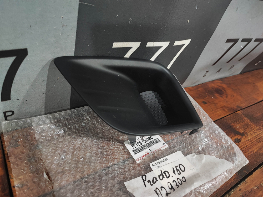 Накладка ПТФ левая Land Cruiser Prado 150 09-13 Новая Оригинал 5212860080
