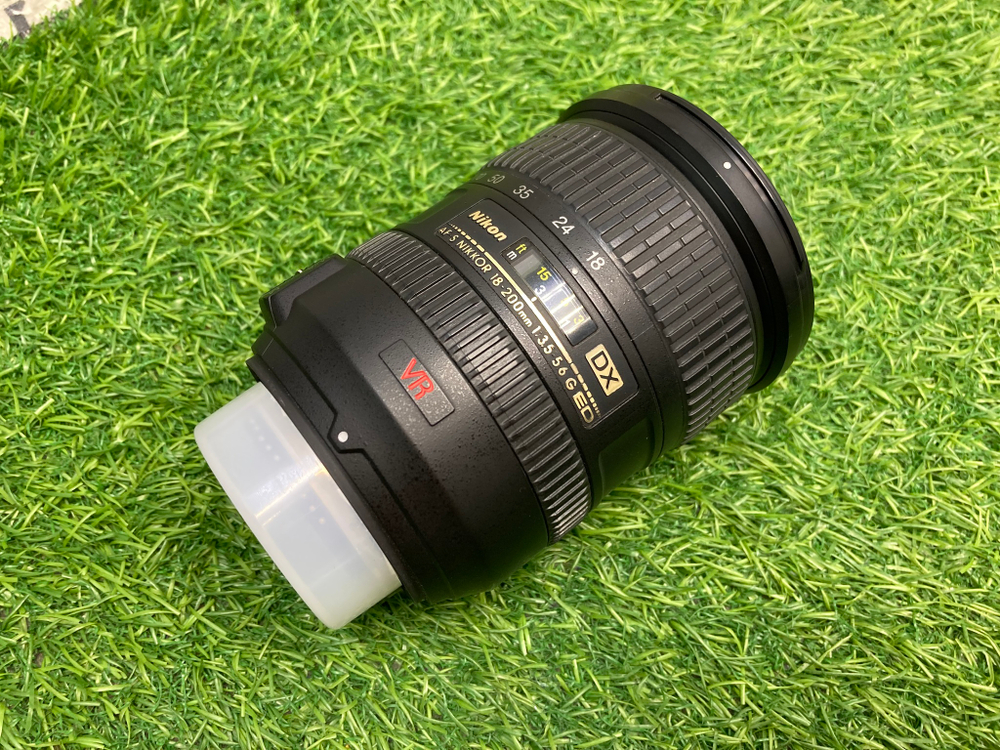 Nikon 18-200mm 3.5-5.6G ED AF-S VR DX