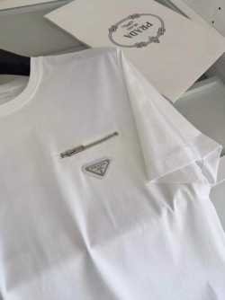 Футболка Prada