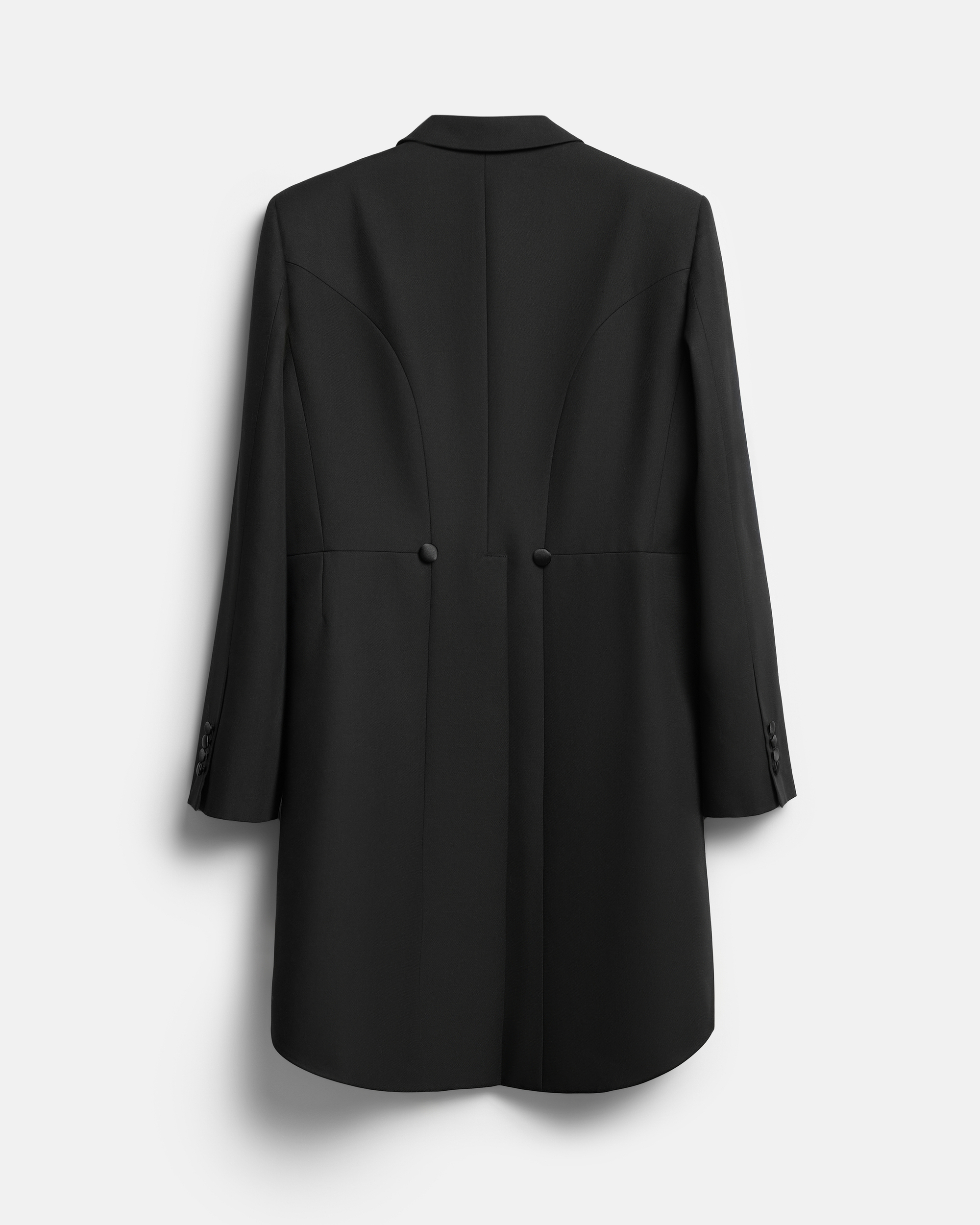 ПИДЖАК-ФРАК С АТЛАСНЫМИ ЛАЦКАНАМИ