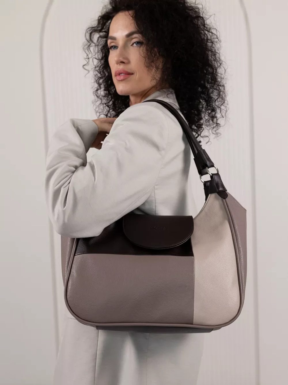 сумка через плечо средняя классическая