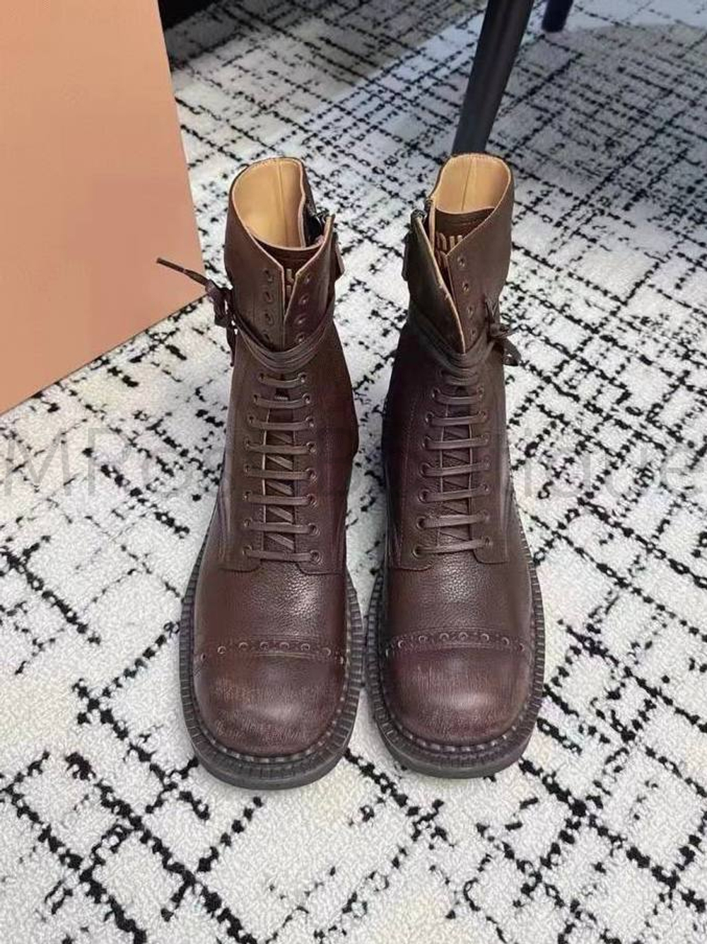 Женские сапоги ботинки Miu Miu в коричневом цвете