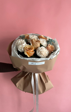 Букет с розами и диантусами  #46