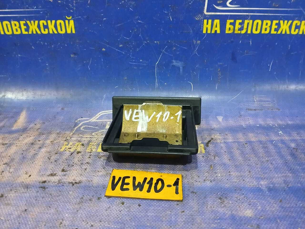 Пепельница NISSAN AVENIR 1997