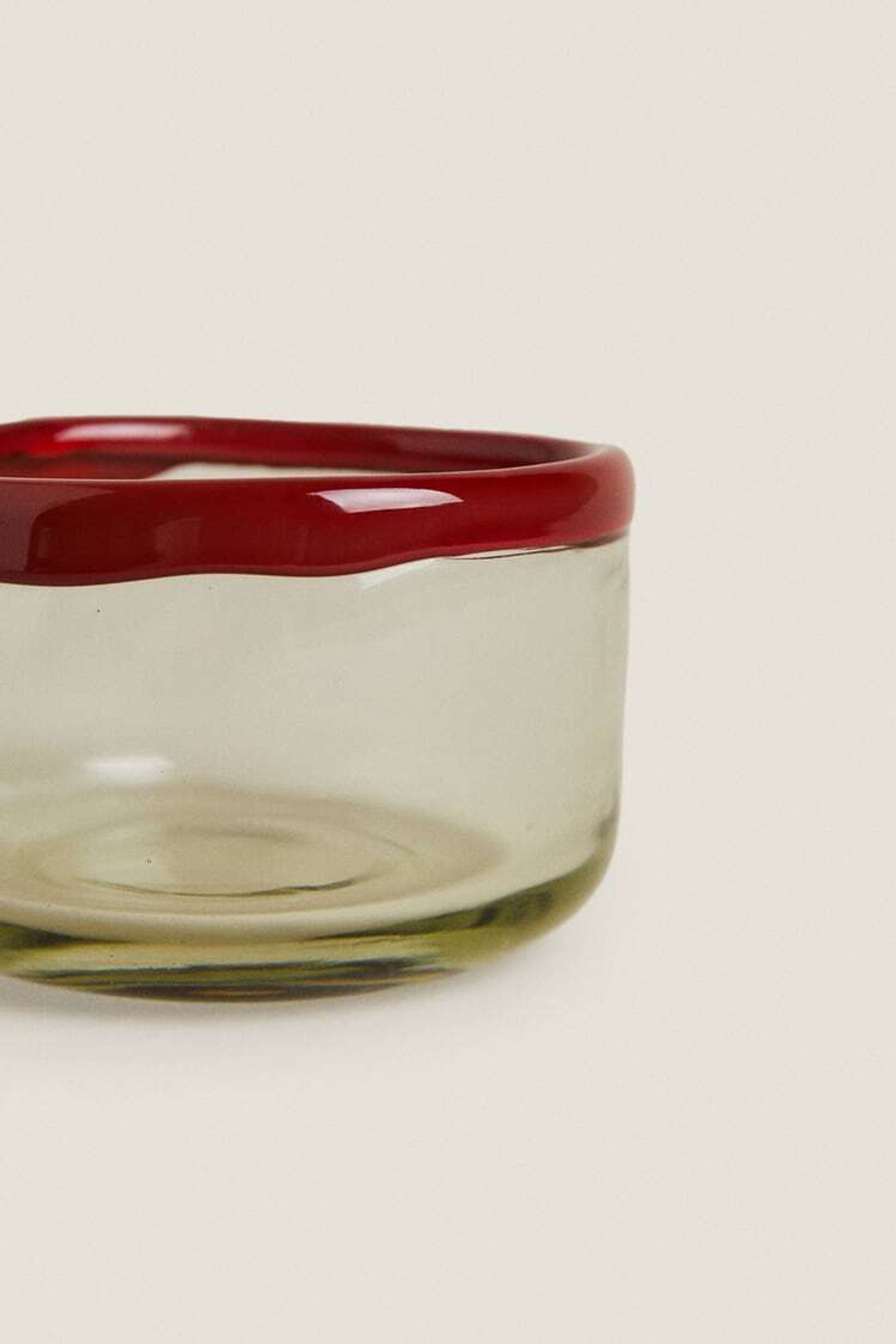 ZARA HOME СТЕКЛЯННАЯ ПИАЛА С КОНТРАСТНЫМИ ДЕТАЛЯМИ ПО КРАЯМ, КРАСНЫЙ