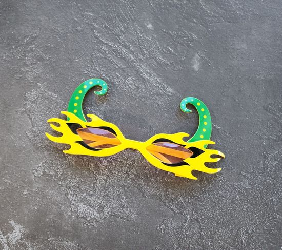 Очки Черт жёлтые с зелёным