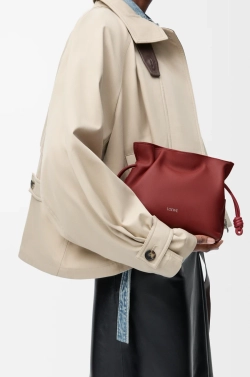 Loewe Мини-клатч Flamenco из телячьей кожи наппа, красный
