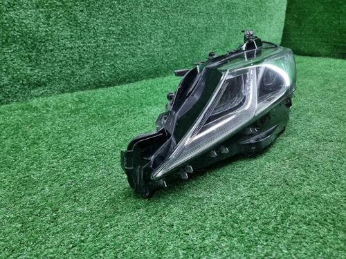 Битая Фара левая Toyota Camry xv70 (2017-н.в.) LED