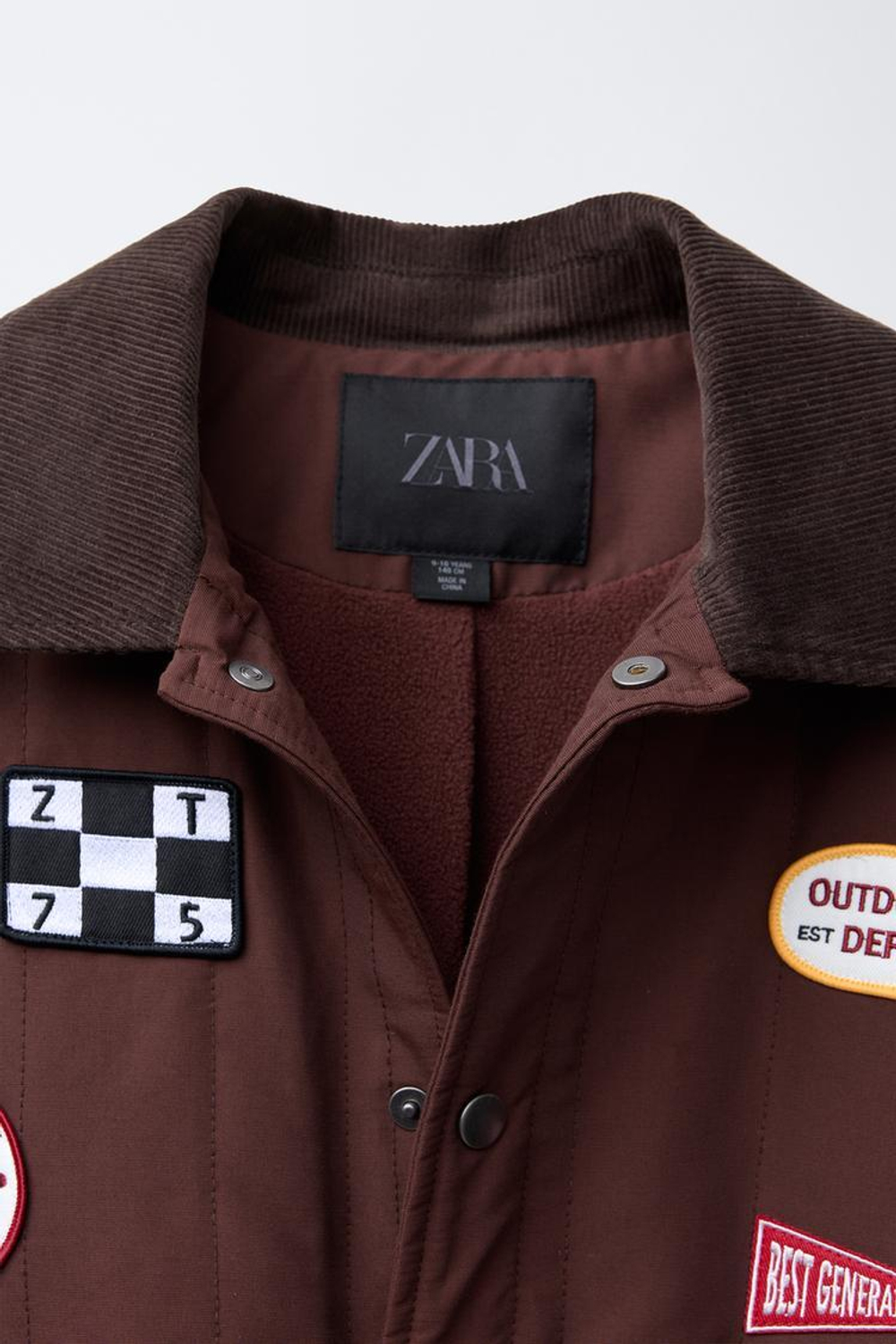 ZARA СТЕГАНАЯ КУРТКА С НАШИВКАМИ, КОРИЧНЕВЫЙ