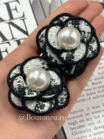 Брошь цветок «Камелия» текстильная с жемчугом