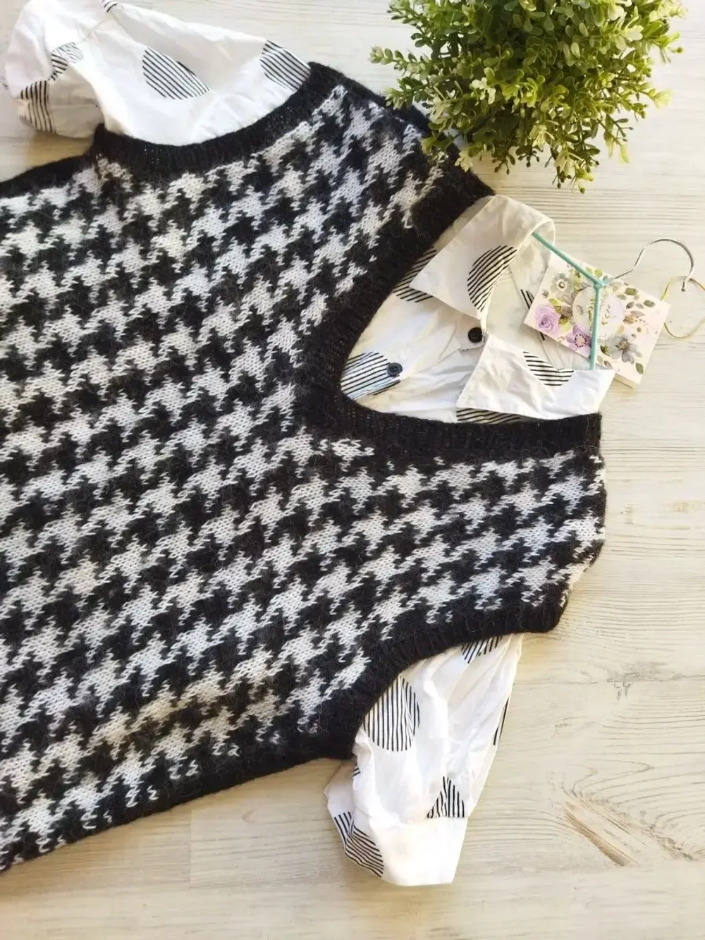 Жилет вязаный ажурный