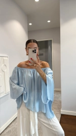 Блуза с открытыми плечами
