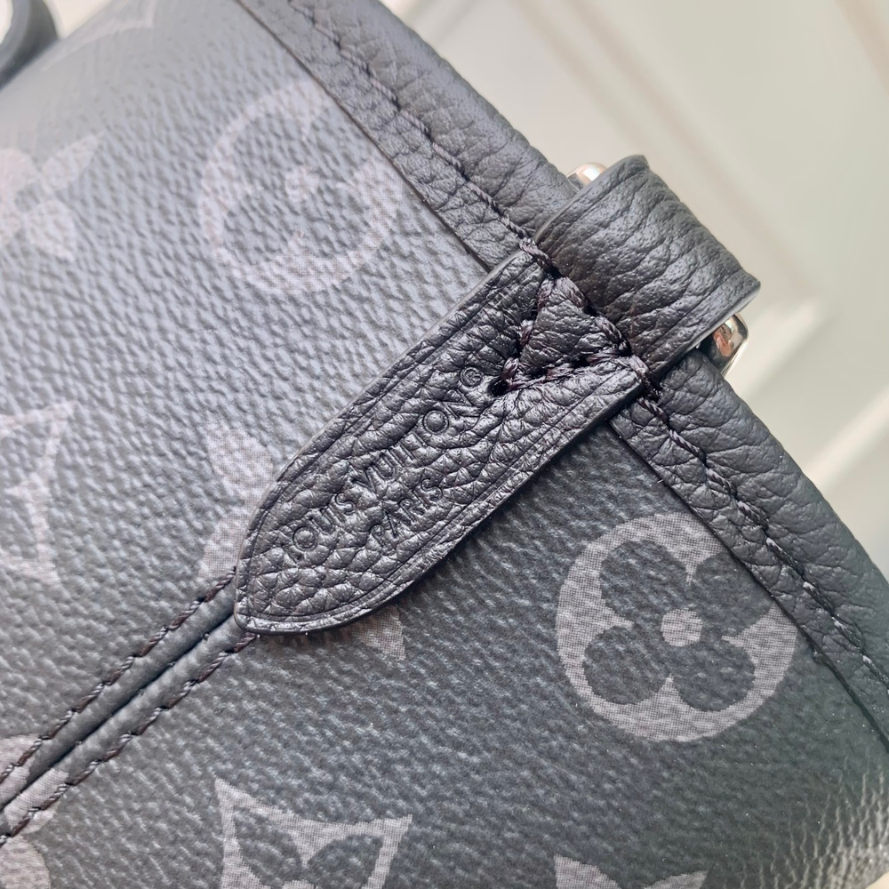 Louis Vuitton Neverfull Bandouliere Inside Out BB