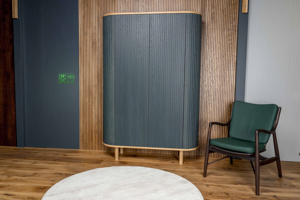 Дизайнерский шкаф из массива дуба Armonica