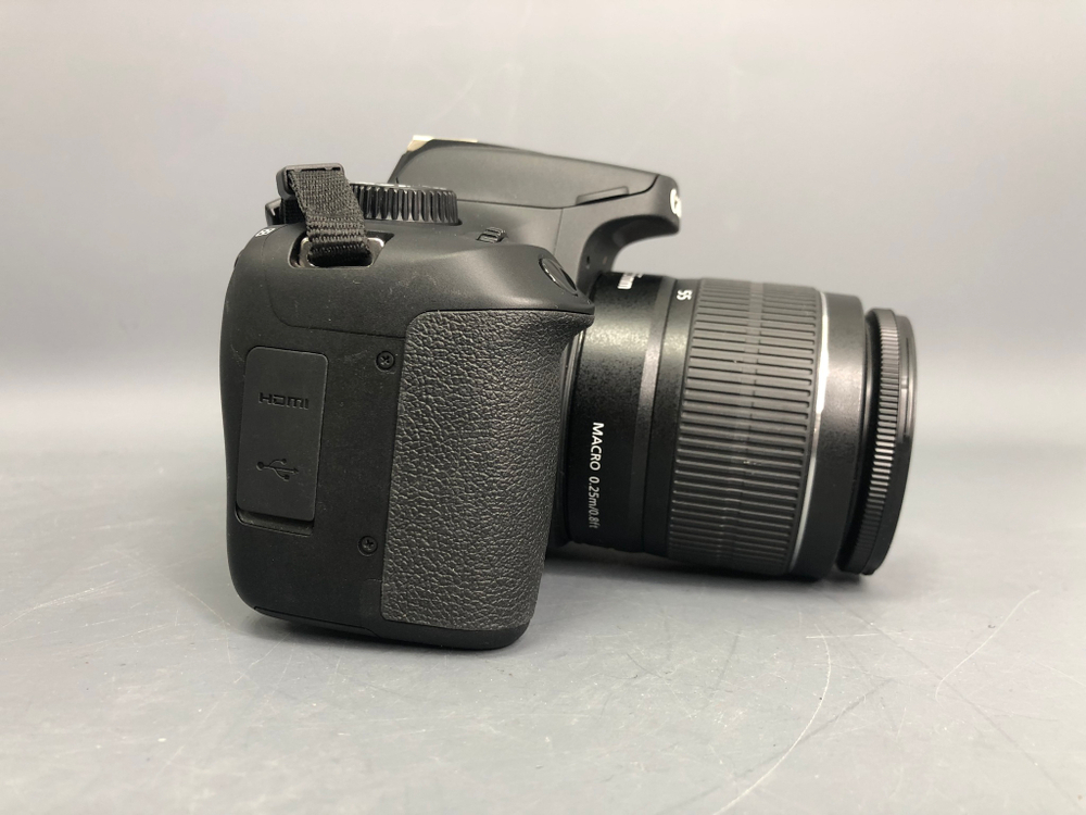 Canon EOS 4000D Kit EF-S 18-55 III (1.300 кадров)