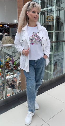 Джинсовый белый жакет с перфорацией