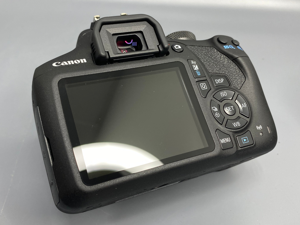 Canon EOS 2000D Kit 18-55mm 3.5-5.6 III