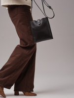 Женская кожаная сумка кросс-боди DBR 30919 темно-коричневый