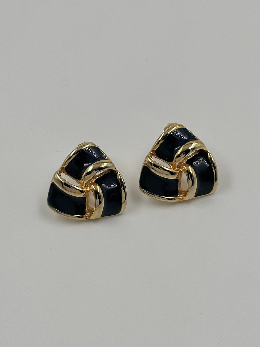 Клипсы с тёмно-синей эмалью