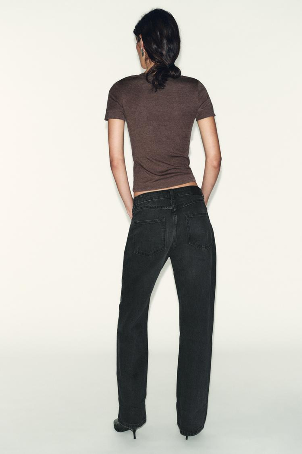 ZARA МИНИМАЛИСТИЧНАЯ ФУТБОЛКА С КОРОТКИМИ РУКАВАМИ, КОРИЧНЕВЫЙ