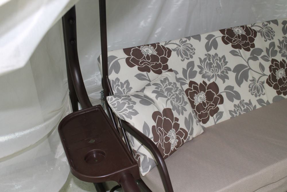 Качели садовые OLSA 3-х местные Турин меб.ткань(каркас коричневый, м/э бежевый рис.цветы)1 уп.