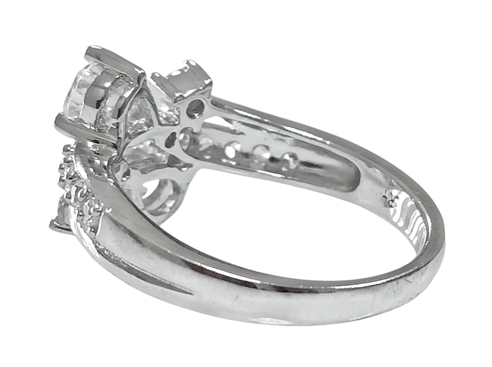 "Серебряное кольцо с фианитом" от бренда Эстерелла