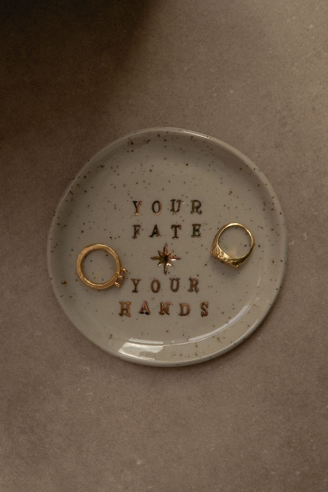 Подставка для украшения Your fate your hands / Ince Nse