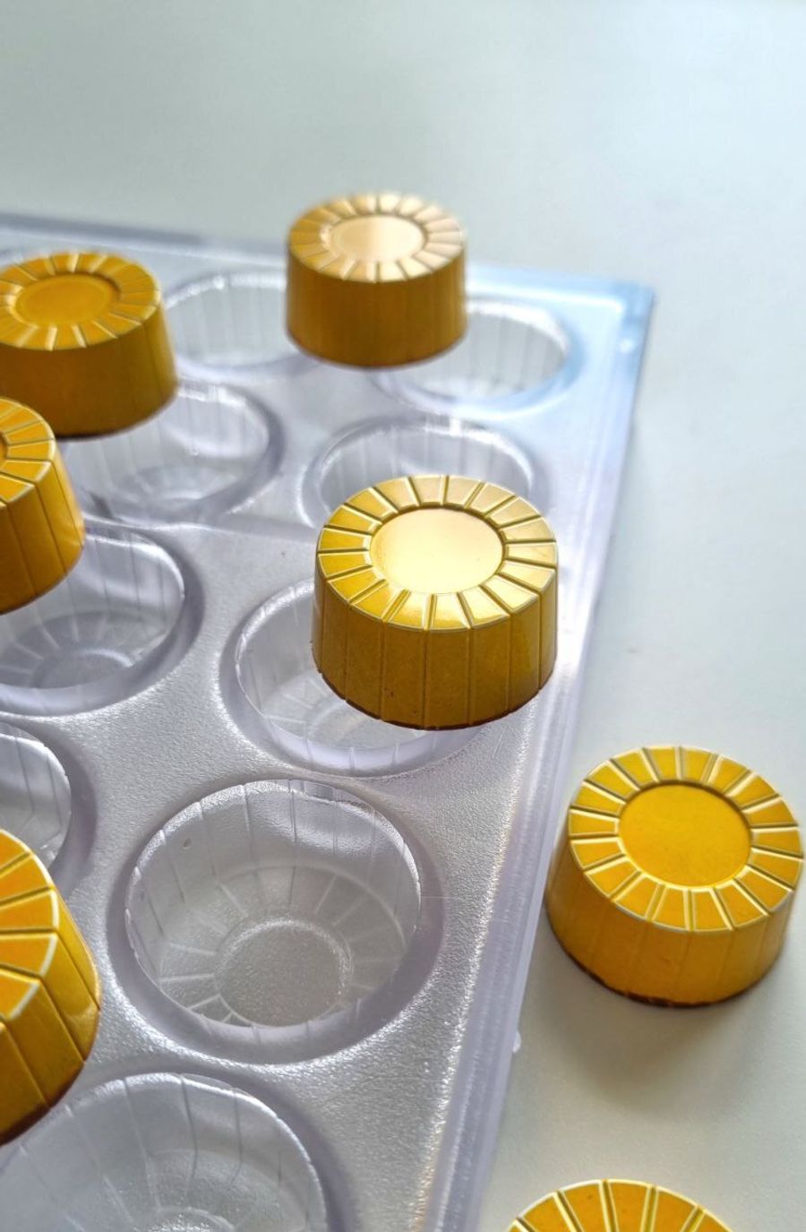 865 | Форма для шоколадных изделий "Колпачок" (275х175 мм)