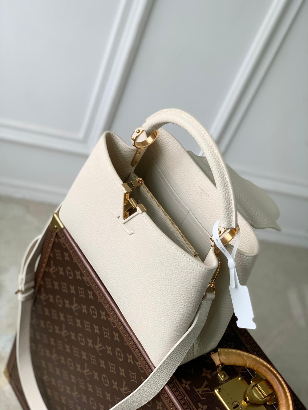 Louis Vuitton Capucines MM