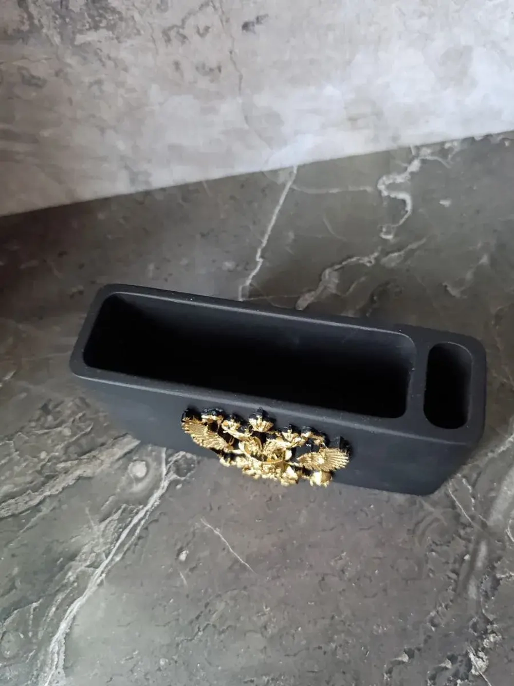 Салфетница черная с золотым гербом