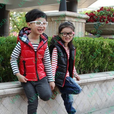 Жилет детский однотонный с капюшоном