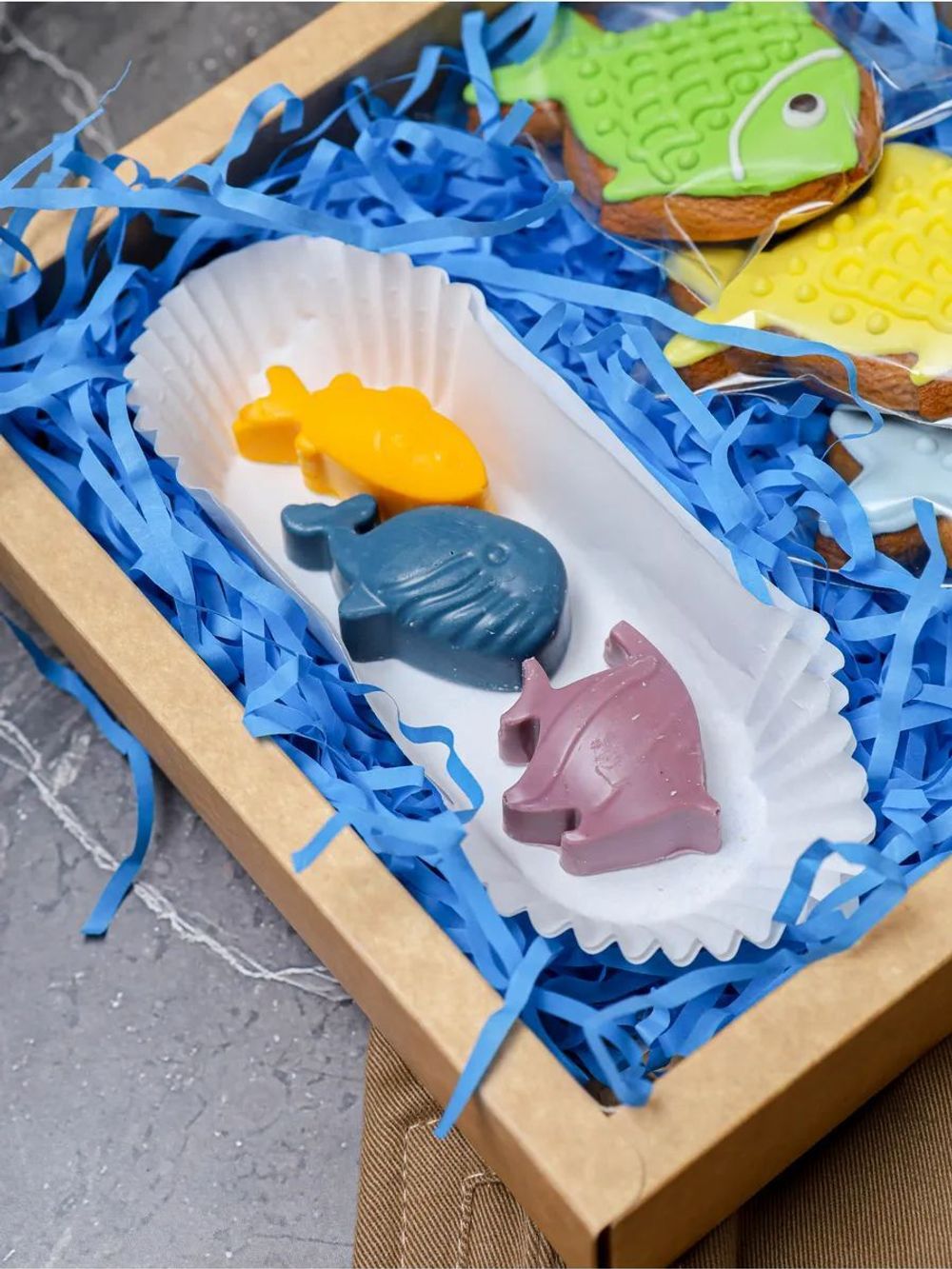 Подарочный набор имбирные пряники и конфеты "Рыбки"