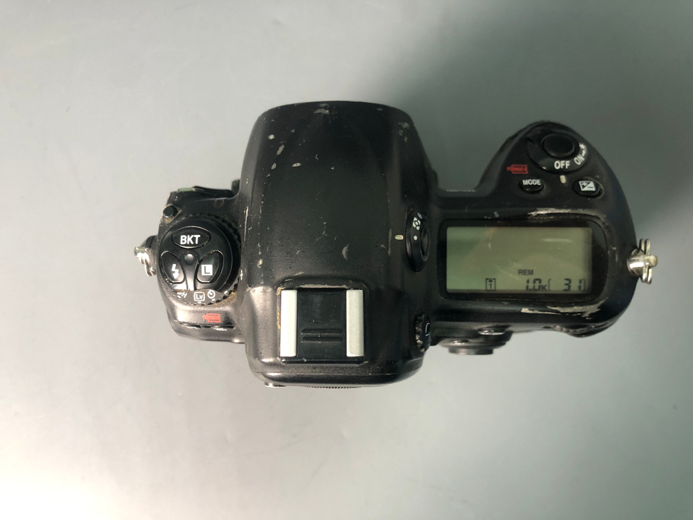 Nikon D3 539.000 кадров пробега, не закрывается шторка, пыль на матрице.